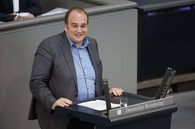 Sebastian Roloff at the 107 session of the German Bundestag in the Reichstag building Berlin, 26 05 2023 Foto:xJ.xMWx xFuturexImage