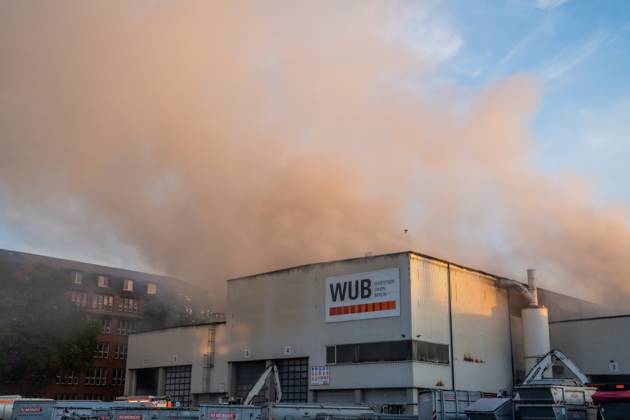 31 05 2023,Berlin,GER, Since the early evening there is a major fire in Berlin Neukölln It burns a warehouse at a waste disposal company
