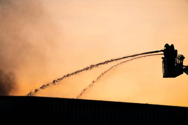 31 05 2023,Berlin,GER, Since the early evening there is a major fire in Berlin Neukölln It burns a warehouse at a waste disposal company