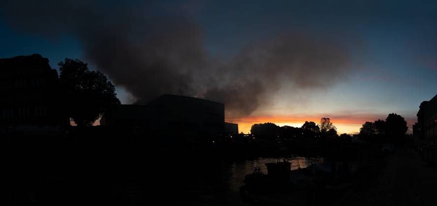 31 05 2023,Berlin,GER, Since the early evening there is a major fire in Berlin Neukölln It burns a warehouse at a waste disposal company