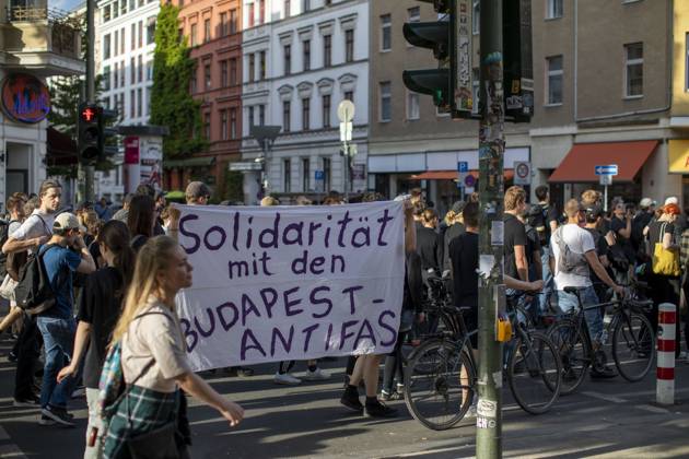 Riots at solidarity demonstration for Lina E , After the verdict with a long prison sentence in Dresden, against the left-wing extremist Lina E ,there were numerous solidarity demonstrations, where hundreds of people took to the streets against the conviction At a solidarity demonstration in