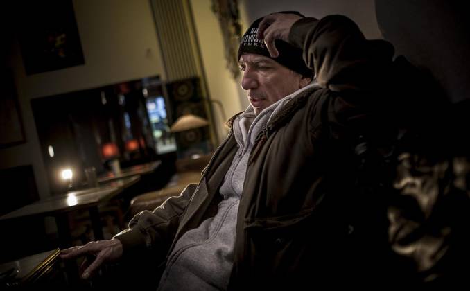 Der Schauspieler Ralf Richter spricht während eines Interviews im Cafe Schmitz über seine Pläne mit Obdachlosen. Der Mime plant ein Projekt Hotel für Obdachlose mit 4 Sternen . Montag 20.01.14 in Köln. Foto Jakob Studnar Der Schauspieler Ralf Richter spricht während eines Interviews im Cafe Schmitz über seine Pläne mit Obdachlosen. Der Mime plant ein Projekt Hotel für Obdachlose mit 4 Sternen . Montag 20.01.14 in Köln. Foto Jakob Studnar Buntes Köln Copyright: JakobxStudnar