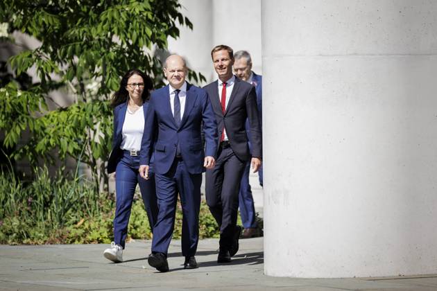 f l n r Yasmin Fahimi, Chairwoman of the German Federation of Trade Unions, Olaf Scholz SPD , Federal Chancellor, Kai Niebert, PrâˆöÂßsident Deutscher Naturschutzring, and Joerg Dittrich, President of the German Confederation of Skilled Crafts, arrive for press statements after the Alliance for Transformation meeting in Berlin, 02 06 2023 Berlin Germany Copyright: xKiraxHofmann photothek.dex