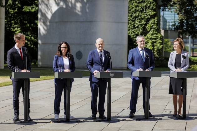 Kai Niebert, President of Deutscher Naturschutzring, Yasmin Fahimi, Chair of the German Federation of Trade Unions, Chancellor Olaf Scholz SPD , Joerg Dittrich, President of the German Confederation of Skilled Crafts, and Marie Luise Wolf, President of the German Association of Energy and Water Indust Copyright: xKiraxHofmann photothek.dex