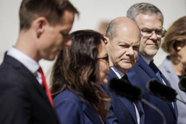 Kai Niebert, President of Deutscher Naturschutzring, Yasmin Fahimi, Chair of the German Federation of Trade Unions, Chancellor Olaf Scholz SPD , Joerg Dittrich, President of the German Confederation of Skilled Crafts, and Marie Luise Wolf, President of the German Association of Energy and Water Indust Copyright: xKiraxHofmann photothek.dex