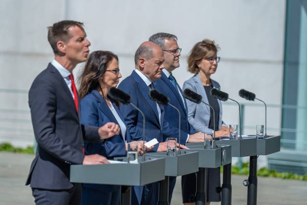 Kai Niebert, Yasmin Fahimi, Olaf Scholz, Jörg Dittrich, Marie Luise Wolff Meeting of the Alliance for Transformation at the Federal Chancellery with Chancellor Olaf Scholz, Yasmin Fahimi, Chairwoman, German Trade Union Federation (DGB), President of Crafts Jörg Dittrich, President of the German Conservation Ring, Kai Niebert, President of the German Ene