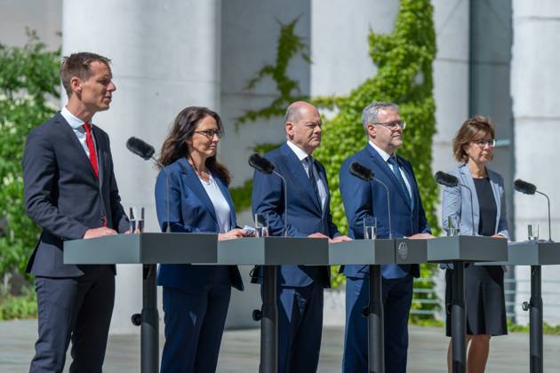 Kai Niebert, Yasmin Fahimi, Olaf Scholz, Jörg Dittrich, Marie Luise Wolff Meeting of the Alliance for Transformation at the Federal Chancellery with Chancellor Olaf Scholz, Yasmin Fahimi, Chairwoman, German Trade Union Federation (DGB), President of Crafts Jörg Dittrich, President of the German Conservation Ring, Kai Niebert, President of the German Ene