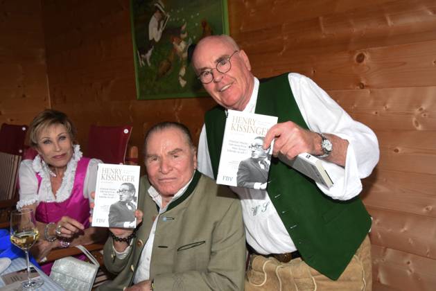 Dr Antje Katrin Kuehnemann TV Doctor Dr Wolfgang Seybold Lawyer Author Fritz Wepper Actor Gmund Tegernsee 02 06 2023 Vernissage Henry Kissinger Biography Next Week Please No Crisis My Appointment kalener is Full by Dr Wolfgang Seybold Author Gmund