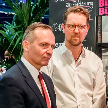 Volker Wissing Federal Minister for Digital Affairs and Transport, FDP in conversation with Christian Humborg Managing Director Wikimedia Deutschland e V at the booth of Bündnis F5, 06 06 2023, Berlin Germany , Event, Conference, re publica xprx