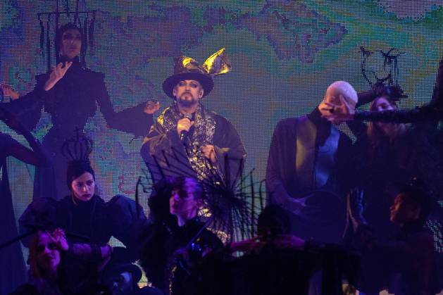 PFW - Jean-Paul Gaultier Runway Boy George performs during the last Jean-Paul Gaultier Haute Couture Spring Summer 2020 show as part of Paris Fashion Week in Paris, France on January 22, 2020. Photo by Aurore Marechal ABACAPRESS.COM Paris Ile de France France  Copyright: xMarechalxAurore ABACAx 717183_044 MarechalxAurore ABACAx 717183_044
