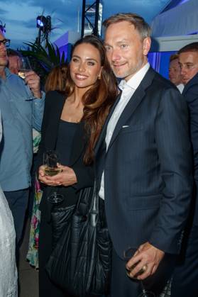 Party Bertelsmann Christian Lindner with wife Franca Lehfeldt at the Bertelsmann Party 2023 in the Bertelsmann Capital Representative Office in Berlin on 15 06 2023 Copyright: xEventpressxKochanx