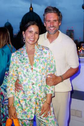 Party Bertelsmann Tom Beck with wife Chryssanthi Kavazi at the Bertelsmann Party 2023 in the Bertelsmann Capital Representation on 15 06 2023 in Berlin Copyright: xEventpressxKochanx