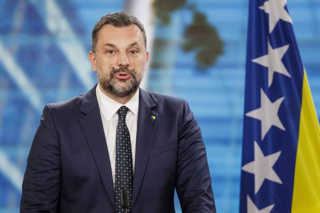 Annalena Baerbock Buendnis 90 Die Gruenen , Federal Minister of Foreign Affairs, and Elmedin Dino Konakovic, Minister of Foreign Affairs of Bosnia and Herzegovina, recorded during a doorstep at the Foreign Office in Berlin, 16 06 2023 Berlin Germany Copyright: xKiraxHofmannx