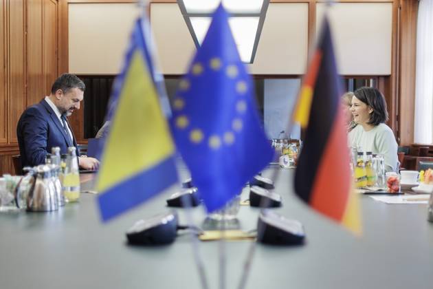 Annalena Baerbock Buendnis 90 Die Gruenen , Federal Minister of Foreign Affairs, and Elmedin Dino Konakovic, Minister of Foreign Affairs of Bosnia and Herzegovina, recorded during a meeting at the Foreign Office in Berlin, 16 06 2023 Berlin Germany Copyright: xKiraxHofmannx