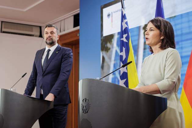 Annalena Baerbock Buendnis 90 Die Gruenen , Federal Minister of Foreign Affairs, and Elmedin Dino Konakovic, Minister of Foreign Affairs of Bosnia and Herzegovina, recorded during a doorstep at the Foreign Office in Berlin, 16 06 2023 Berlin Germany Copyright: xKiraxHofmannx