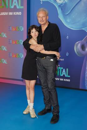 Leander Hausmann with daughter Edwina Eddi Kuhl German premiere of ELEMENTAL in the cinema of the Kulturbrauerei in Berlin on 18 06 2023 German premiere ELEMENTAL