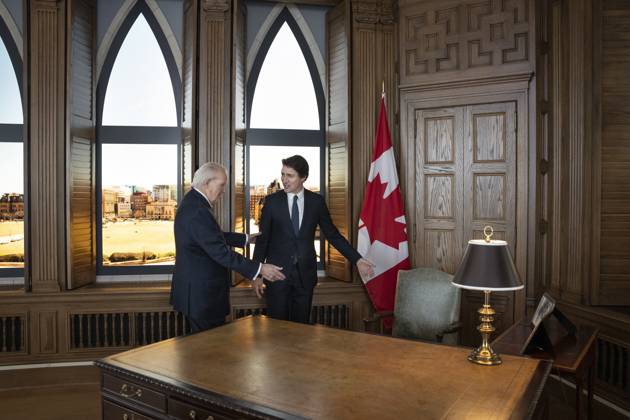 June 19, 2023, Antigonish, NS, Canada: Prime Minister Justin Trudeau, right, is offered a seat at the desk by former prime minister Brian Mulroney while touring a replica of Mr. Mulroney s former parliamentary office in Mulroney Hall at St. Francis Xavier University in Antigonish, N.S. on Monday, June 19, 2023. Antigonish Canada  - ZUMAc35_ 20230619_zaf_c35_070 Copyright: xDarrenxCalabresex
