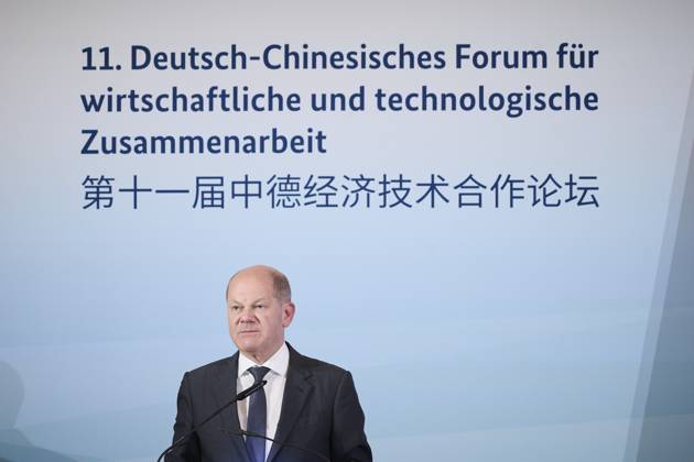Berlin, Speech by Olaf Scholz and Li Qiang at the 11 German Chinese Forum for Economic and Technological Cooperation followed by the signing of the contract German Chancellor Olaf Scholz SPD delivers a speech at the 11 German Chinese Forum for Economic and Technologic