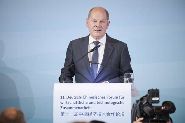 Berlin, Speech by Olaf Scholz and Li Qiang at the 11 German Chinese Forum for Economic and Technological Cooperation followed by the signing of the contract German Chancellor Olaf Scholz SPD delivers a speech at the 11 German Chinese Forum for Economic and Technologic