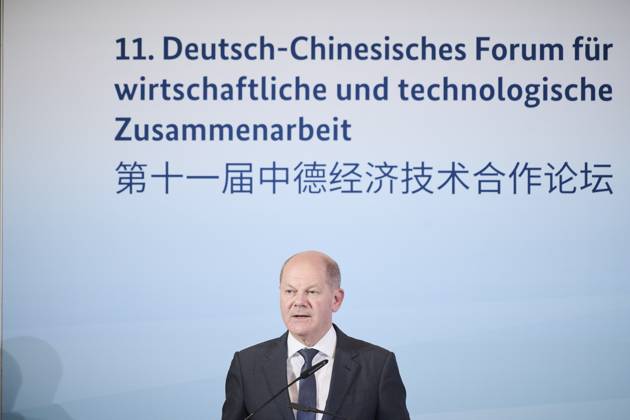 Berlin, Speech by Olaf Scholz and Li Qiang at the 11 German Chinese Forum for Economic and Technological Cooperation followed by the signing of the contract German Chancellor Olaf Scholz SPD delivers a speech at the 11 German Chinese Forum for Economic and Technologic