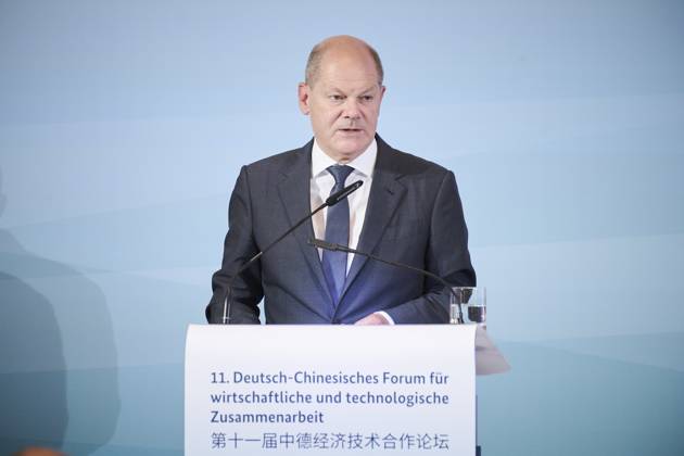 Berlin, Speech by Olaf Scholz and Li Qiang at the 11 German Chinese Forum for Economic and Technological Cooperation followed by the signing of the contract German Chancellor Olaf Scholz SPD delivers a speech at the 11 German Chinese Forum for Economic and Technologic