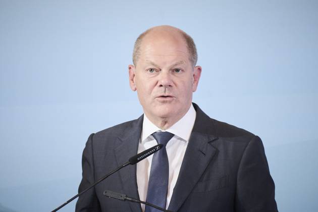 Berlin, Speech by Olaf Scholz and Li Qiang at the 11 German Chinese Forum for Economic and Technological Cooperation followed by the signing of the contract German Chancellor Olaf Scholz SPD delivers a speech at the 11 German Chinese Forum for Economic and Technological Coo