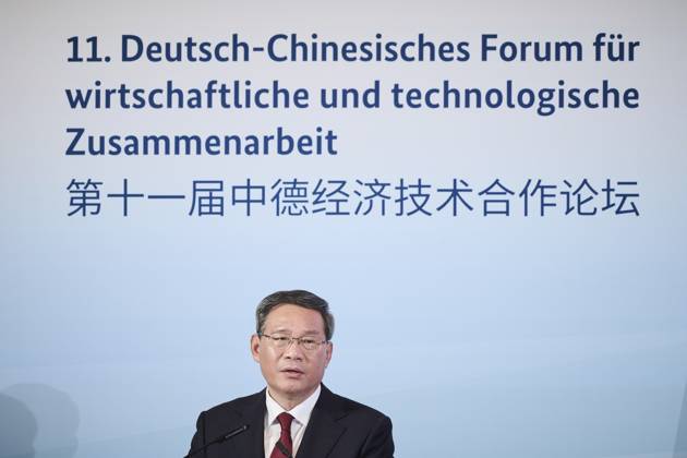 Berlin, Speech by Olaf Scholz and Li Qiang at the 11 German Chinese Forum for Economic and Technological Cooperation followed by the signing of a contract Li Qiang Premier of China delivers a speech at the 11 German Chinese Forum for Economic and Technological Cooperatio