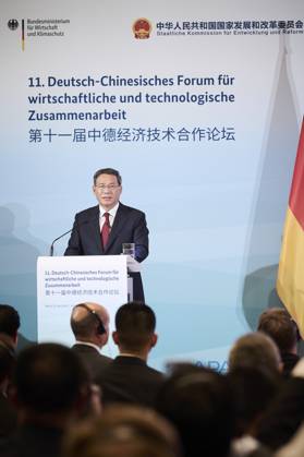 Berlin, Speech by Olaf Scholz and Li Qiang at the 11 German Chinese Forum for Economic and Technological Cooperation followed by the signing of a contract Li Qiang Premier of China delivers a speech at the 11 German Chinese Forum for Economic and Technological Cooperatio