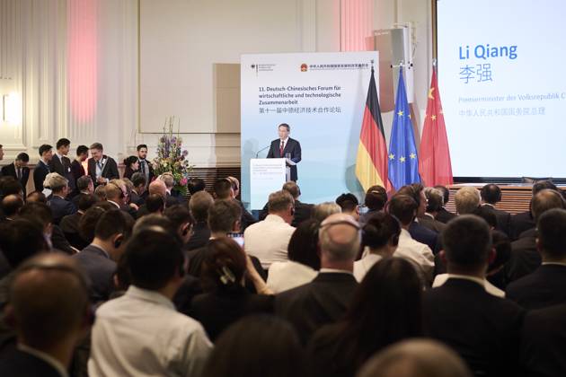 Berlin, Speech by Olaf Scholz and Li Qiang at the 11 German Chinese Forum for Economic and Technological Cooperation followed by the signing of a contract Li Qiang Premier of China delivers a speech at the 11 German Chinese Forum for Economic and Technological Cooperatio