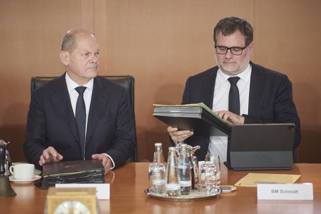 Berlin, Cabinet meeting of the Federal Government in the Federal Chancellery Cabinet meeting of the Federal Government on 21 06 2023 in the Federal Chancellery in Berlin In the picture Olaf Scholz Federal Chancellor, SPD and Wolfgang Schmidt Chancellery Minister, SPD Berlin Federal Chancellery Berlin Germany