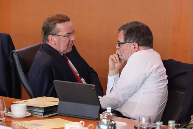 Federal Cabinet Berlin Scholz 21 06 2023, Germany, Berlin,Federal Cabinet, Chancellor Olaf Scholz here Boris Pistorius talking with Wolfgang Schmidt, Head of Chancellery Berlin Berlin Germany
