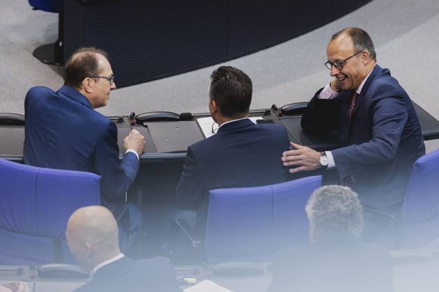 R L Friedrich Merz, CDU party leader, Thorsten Frei, member of the German Bundestag CDU CSU , and Alexander Dobrindt, chairman of the CSU state group in the German Bundestag, recorded during the debate in the German Bundestag on skilled labor immigration Berlin, 23 06 2023 Berlin Germany Copyright: xFlorianxGaertnerx