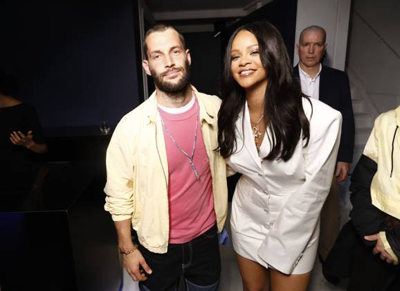 Rihanna Hosts Fenty Luxury Pop Up Launch Handout - Rihanna and Simon Porte Jacquemus attend Fenty Launch on May 22, 2019 in Paris, France. Photo by Julien Hekimian for Fenty via ABACAPRESS.COM Paris France  Copyright: xPool ABACAx 684327_032 Pool ABACAx 684327_032