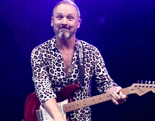 Cutting Crew guitarist Gareth Moulton performance at the Parkbühne Wuhlheide on 24 06 2023 at the Berliner Rundfunk Open Air in Berlin Copyright: xmix1x