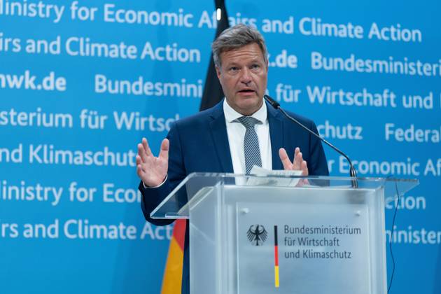 Press conference on critical raw materials, Robert Habeck Press conference by Robert Habeck, Federal Minister for the Economy and Climate Protection, Bruno Le Maire, Minister for the Economy, Finance and Industrial and Digital Sovereignty France , and Adolfo Urso, Minister for Enterprise and Made in Italy Italy , 26.6 2023 Berlin Berlin GER