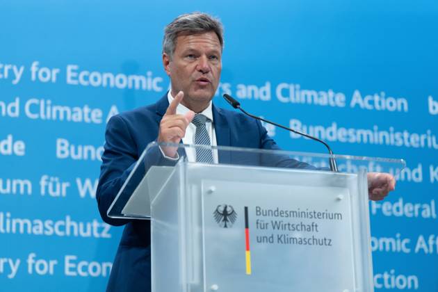 Press conference on critical raw materials, Robert Habeck Press conference by Robert Habeck, Federal Minister for the Economy and Climate Protection, Bruno Le Maire, Minister for the Economy, Finance and Industrial and Digital Sovereignty France , and Adolfo Urso, Minister for Enterprise and Made in Italy Italy , 26.6 2023 Berlin Berlin GER
