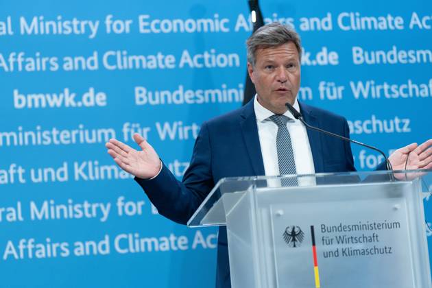 Press conference on critical raw materials, Robert Habeck Press conference by Robert Habeck, Federal Minister for the Economy and Climate Protection, Bruno Le Maire, Minister for the Economy, Finance and Industrial and Digital Sovereignty France , and Adolfo Urso, Minister for Enterprise and Made in Italy Italy , 26.6 2023 Berlin Berlin GER