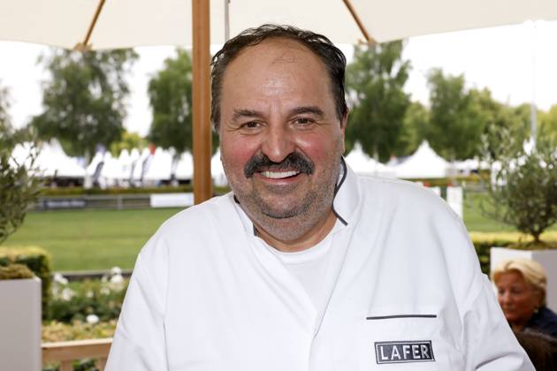 TV chef Johann Lafer hardly eats meat any mor | IMAGO
