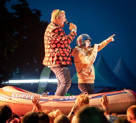 Elbstrand Festival Krautsand 2023 appearance of Sascha Loudovici from Chaos Team with co-host Jannik Heinsohn Elbstrand Festival Krautsand 2023 appearance of Sascha Loudovici from Chaos Team with co-host Jannik Heinsohn,