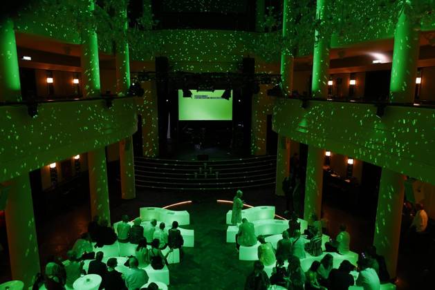 <p>Das Publikum im Saal vor der Verleihung des Umweltpreises Green Buddy Award im Metropol Schoeneberg. am 28. Juni 2023 in Berlin. Deutschland Berlin Berlin Copyright: MichelexTantussi