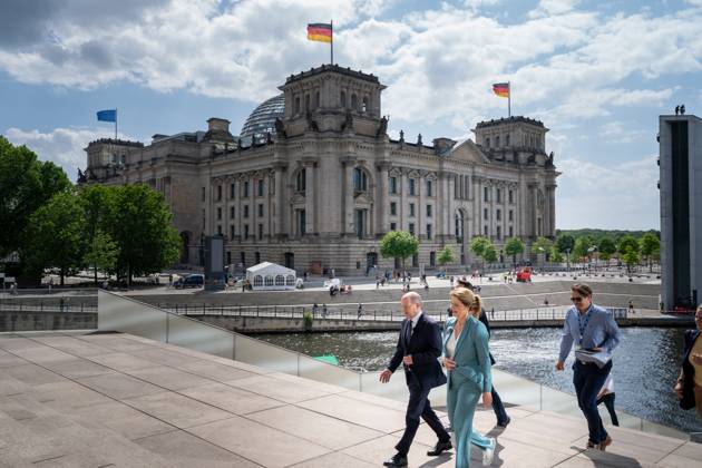 Federal Chancellor Olaf Scholz in summer interview ARD Federal Chancellor Olaf Scholz together with presenter Tina Hassel in summer interview ARD in Berlin , Berlin , 02 07 2023 Berlin Berlin Germany