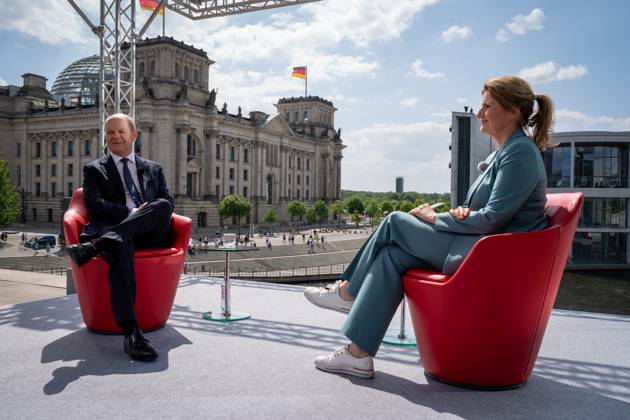 Federal Chancellor Olaf Scholz in summer interview ARD Federal Chancellor Olaf Scholz together with presenter Tina Hassel in summer interview ARD in Berlin , Berlin , 02 07 2023 Berlin Berlin Germany