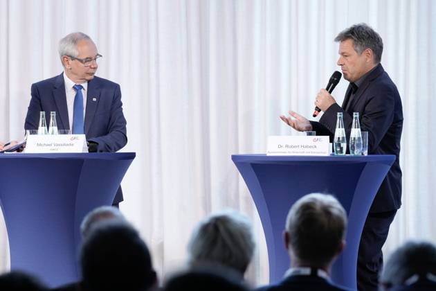 Industrial Policy Conference on the Transformation of the IGBCE Minister of Economics Robert Habeck discusses together with Michael Vassiliadis, President of the IGBCE at the Industrial Policy Conference on the Transformation of the IGBCE at the Landesvertretung Rheinland Pfalz, Berlin, 04 07 2023 Berlin Berlin Germany