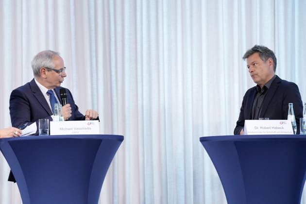 Industrial Policy Conference on the Transformation of the IGBCE Minister of Economics Robert Habeck discusses together with Michael Vassiliadis, President of the IGBCE at the Industrial Policy Conference on the Transformation of the IGBCE at the Landesvertretung Rheinland Pfalz, Berlin, 04 07 2023 Berlin Berlin Germany