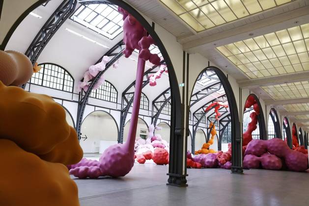 <p>Der Kunst Installation Devouring Lovers vom Spanische Kunstlerin Eva Fabregas waehrend der Pressevorbesichtigung im Museum Hamburger Bahnhof, Am 4 Juli 2023 in Berlin. Deutschland Berlin Berlin Copyright: MichelexTantussi