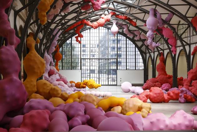 <p>Der Kunst Installation Devouring Lovers vom Spanische Kunstlerin Eva Fabregas waehrend der Pressevorbesichtigung im Museum Hamburger Bahnhof, Am 4 Juli 2023 in Berlin. Deutschland Berlin Berlin Copyright: MichelexTantussi