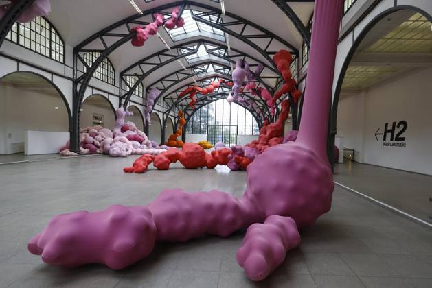 <p>Der Kunst Installation Devouring Lovers vom Spanische Kunstlerin Eva Fabregas waehrend der Pressevorbesichtigung im Museum Hamburger Bahnhof, Am 4 Juli 2023 in Berlin. Deutschland Berlin Berlin Copyright: MichelexTantussi