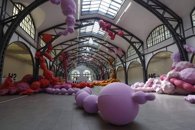 <p>Der Kunst Installation Devouring Lovers vom Spanische Kunstlerin Eva Fabregas waehrend der Pressevorbesichtigung im Museum Hamburger Bahnhof, Am 4 Juli 2023 in Berlin. Deutschland Berlin Berlin Copyright: MichelexTantussi
