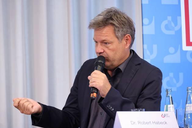 Vassiliiadis Neubauer and Habeck 04072023, Germany, Berlin, Rheinland Pfalz Landesvertretung, discussion event of the foundation of the trade union IGBCE, with Michael Vassiliadis IGBCE , Robert Habeck Minister für Wirtschaft, Mona Neubauer NRW Minister of Economics, here Minister of Economics Robert Habeck , Gruene, in front of a transformation sign Berlin Berlin Ger
