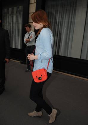 Emma Stone arrives at a restaurant in Paris Emma Stone leaving her hotel and heading to Le Relais de l Entrecote restaurant in Saint-Germain district in Paris, France on September 1st, 2011. Photo by ABACAPRESS.COM Paris paris France  Copyright: xABACAx 287926_003 ABACAx 287926_003